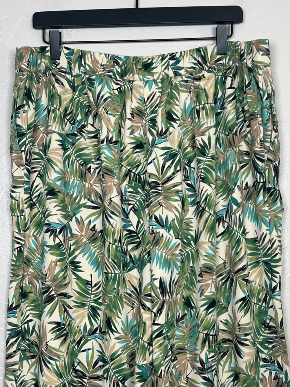 J.JILL Women Size XL Oatmeal Layered Palms Wearever Easy-Care Wide-Leg Crop Pant - Picture 8 of 15